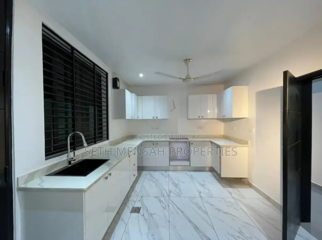 3bdrm House in 3 Bedroom House For, East Legon for Sale