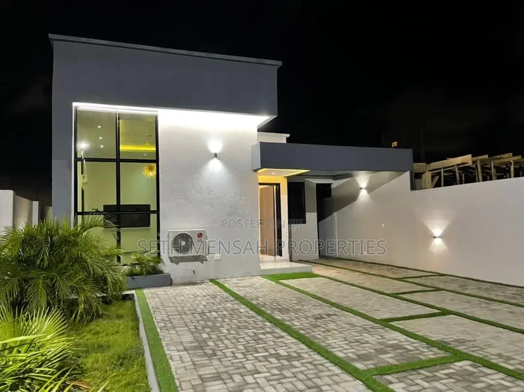 3bdrm House in 3 Bedroom House For, East Legon for Sale