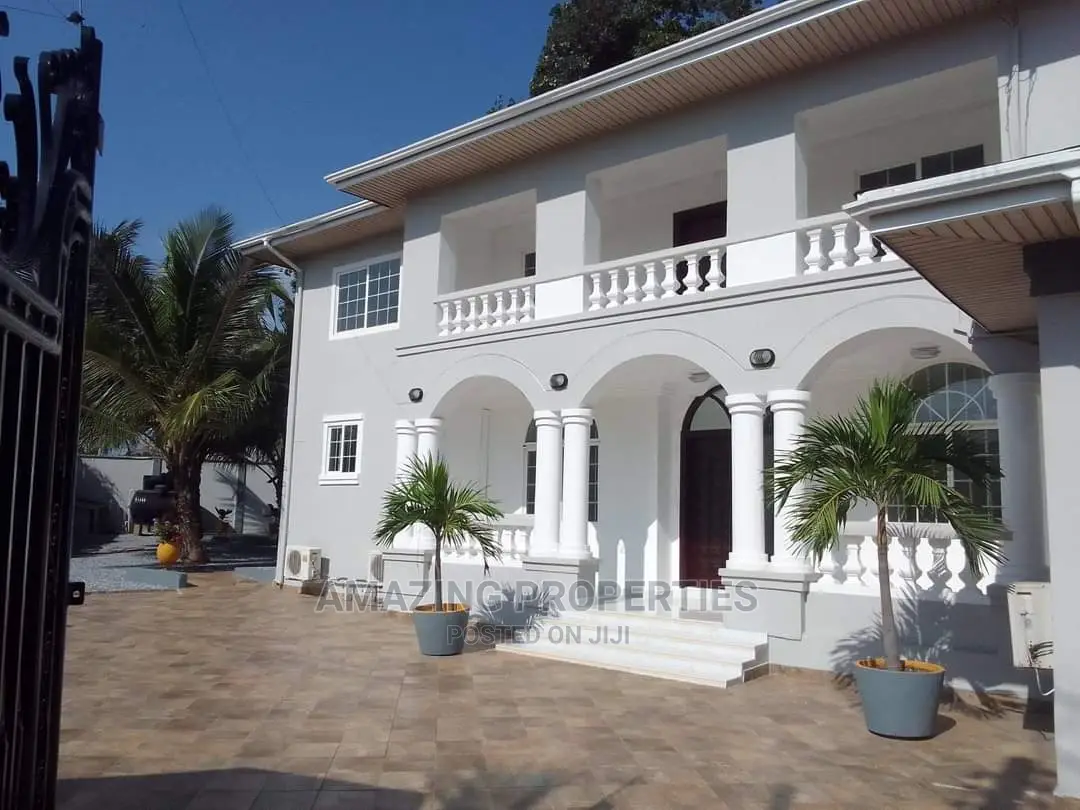 5bdrm House in 5Bedroom +2Bedroom, Cantonments for Sale