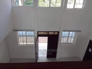 5bdrm House in 5Bedroom +2Bedroom, Cantonments for Sale