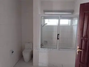 5bdrm House in 5Bedroom +2Bedroom, Cantonments for Sale