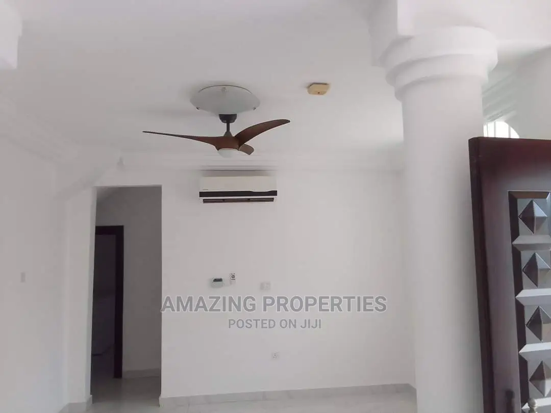 5bdrm House in 5Bedroom +2Bedroom, Cantonments for Sale