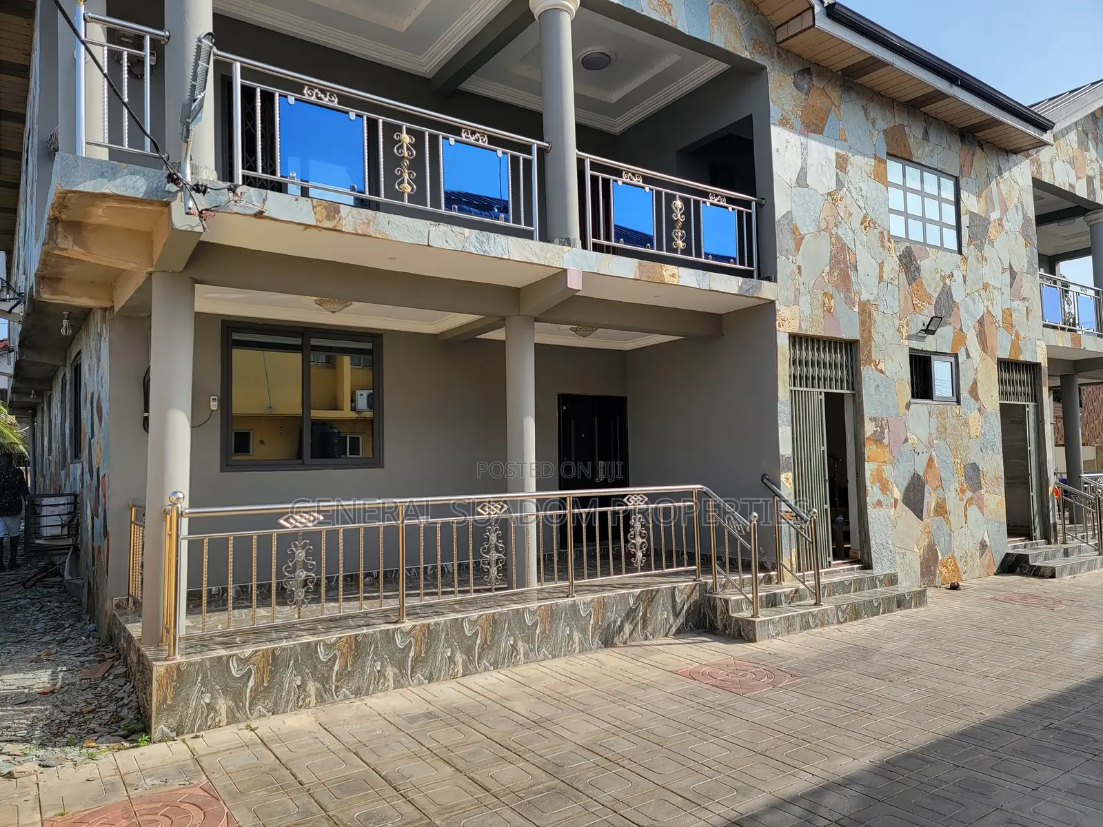 3bdrm Apartment in Suadom Properties, Baatsona Total for rent