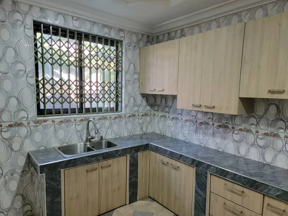 3bdrm Apartment in Suadom Properties, Baatsona Total for rent