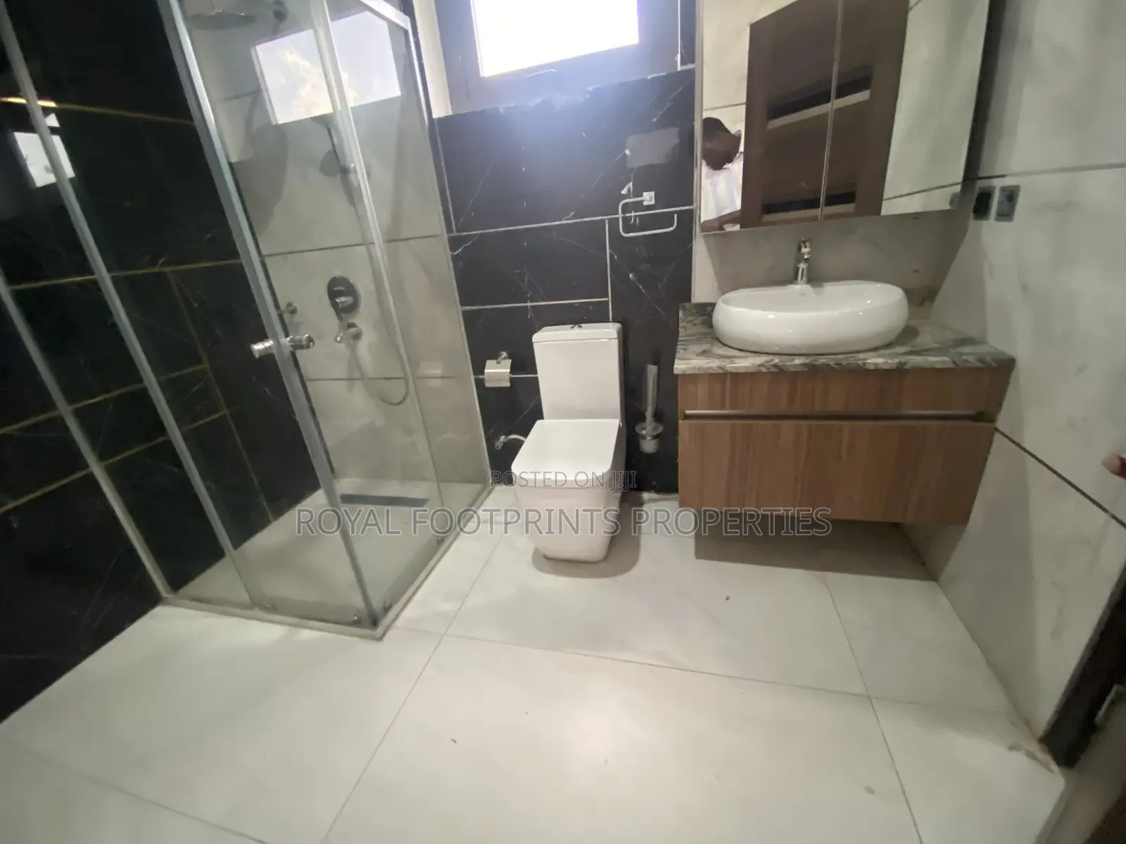 5bdrm Mansion in Royal Footprint, East Legon for Sale