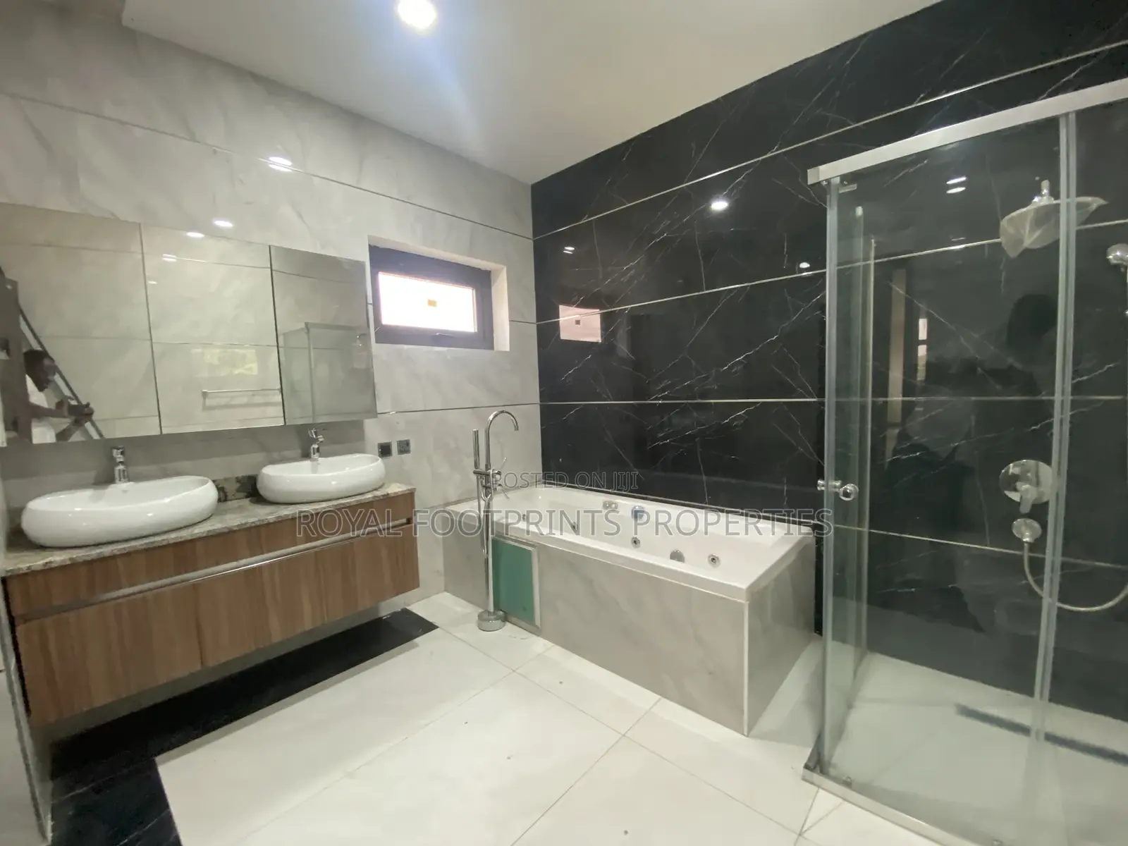 5bdrm Mansion in Royal Footprint, East Legon for Sale
