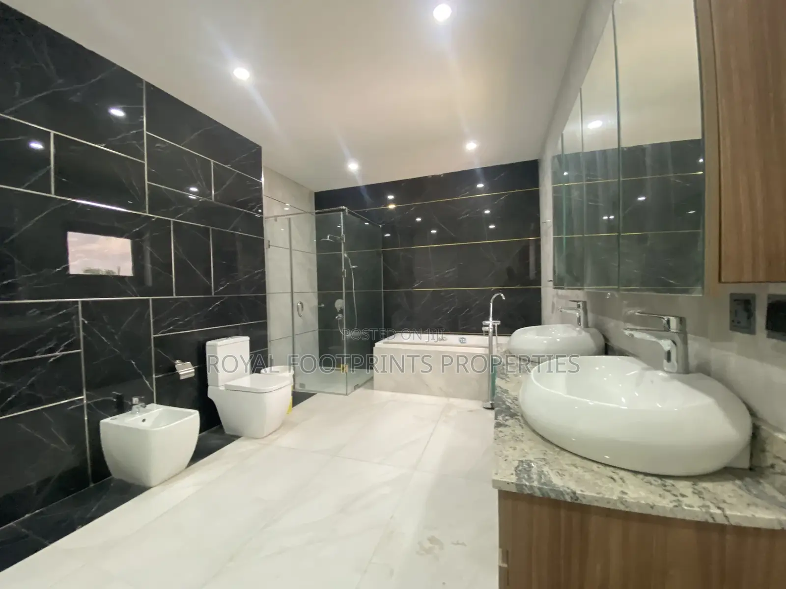 5bdrm Mansion in Royal Footprint, East Legon for Sale