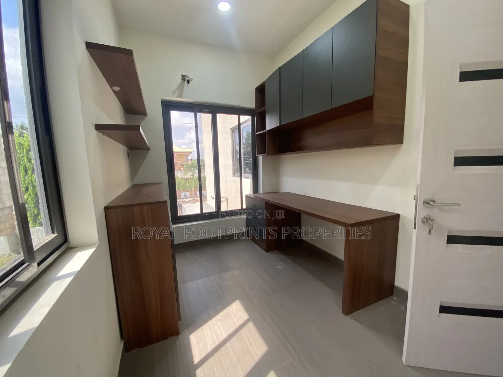 5bdrm Mansion in Royal Footprint, East Legon for Sale