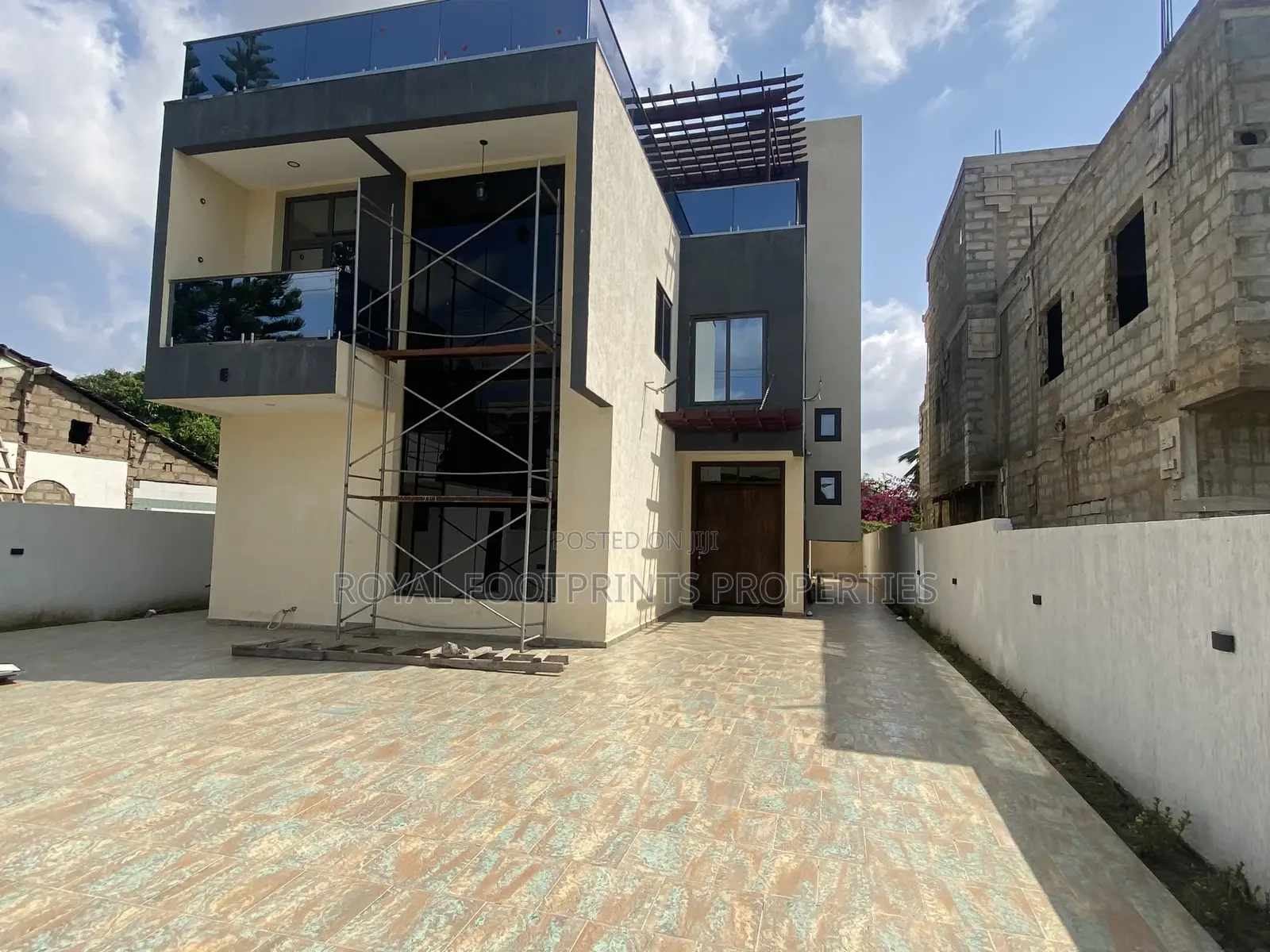 5bdrm Mansion in Royal Footprint, East Legon for Sale