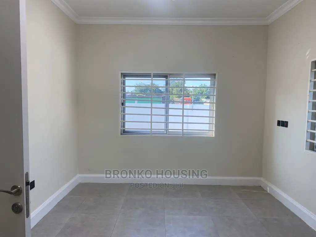 3bdrm House in Bronko Housing, Spintex for rent
