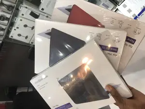 Macbook Cases, iPad Cases/Protectors