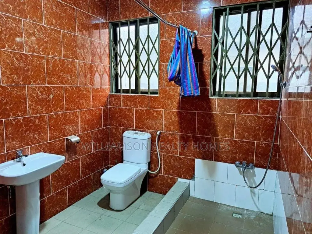 5bdrm House in Hfc Estate, Spintex for rent
