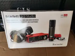 Focusrite Scarlett 2i2 3rd Gen. USB Audio Interface Bundle