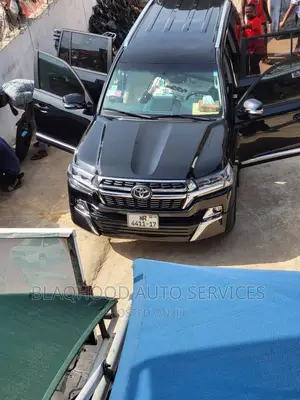Land Cruiser Prado 2010-2014 FULL BODY UPGRADE to 2020 Model