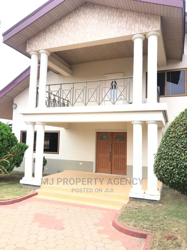 6bdrm House in Community 22, Tema Metropolitan for sale