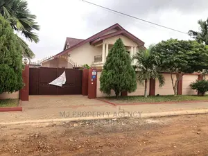 6bdrm House in Community 22, Tema Metropolitan for sale