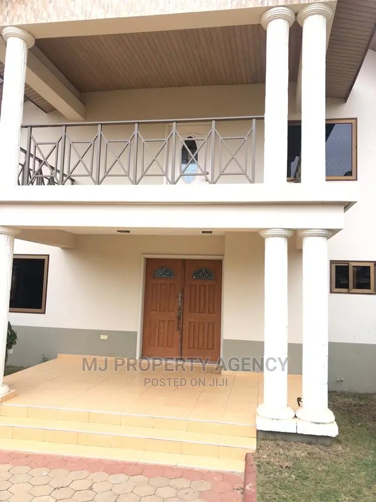 6bdrm House in Community 22, Tema Metropolitan for sale