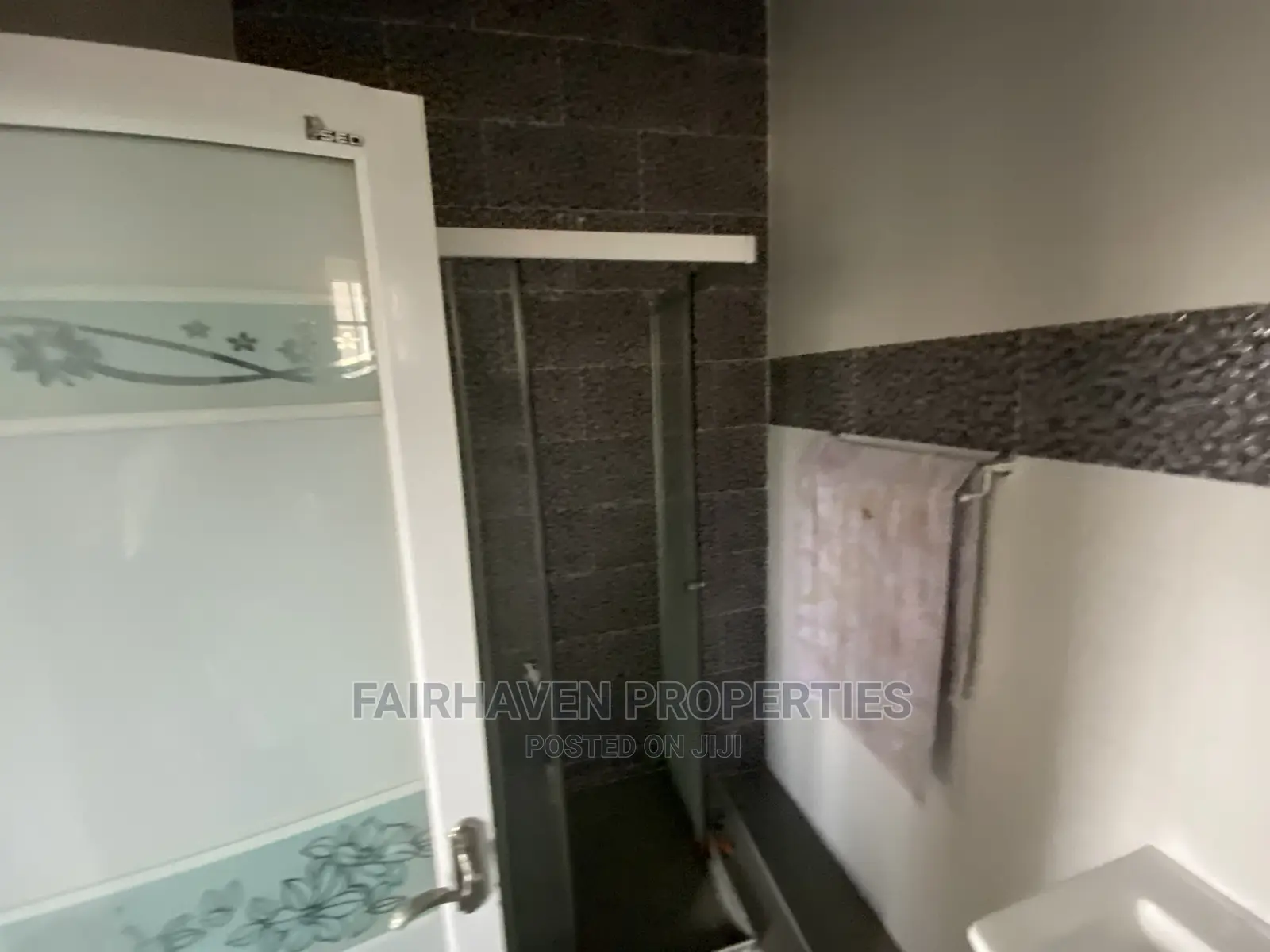 3bdrm Apartment in Tseaddo, Airport Residential Area for rent