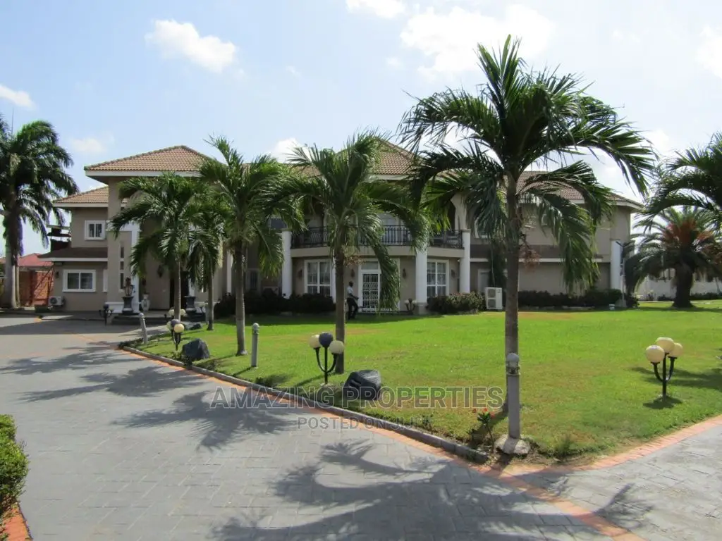 6bdrm House in Trassacco, East Legon for Sale
