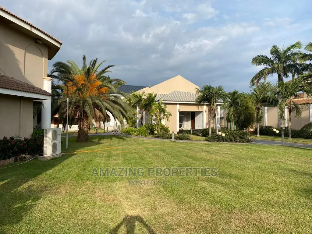 6bdrm House in Trassacco, East Legon for Sale