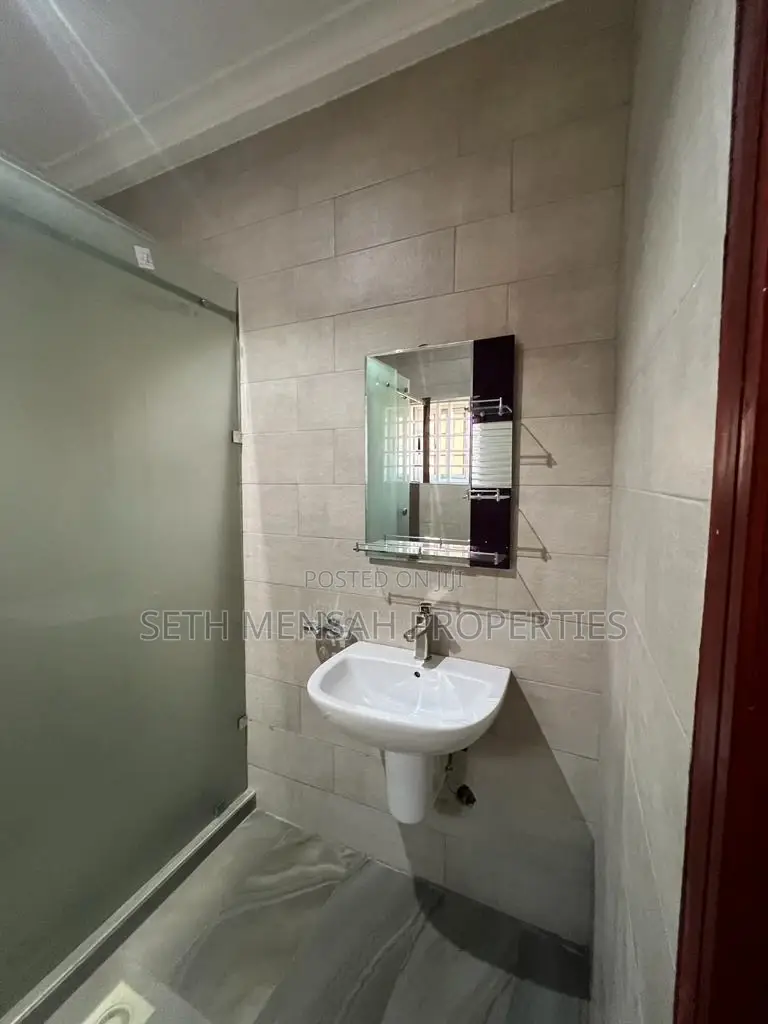 4bdrm House in Skm Property, Achimota for rent