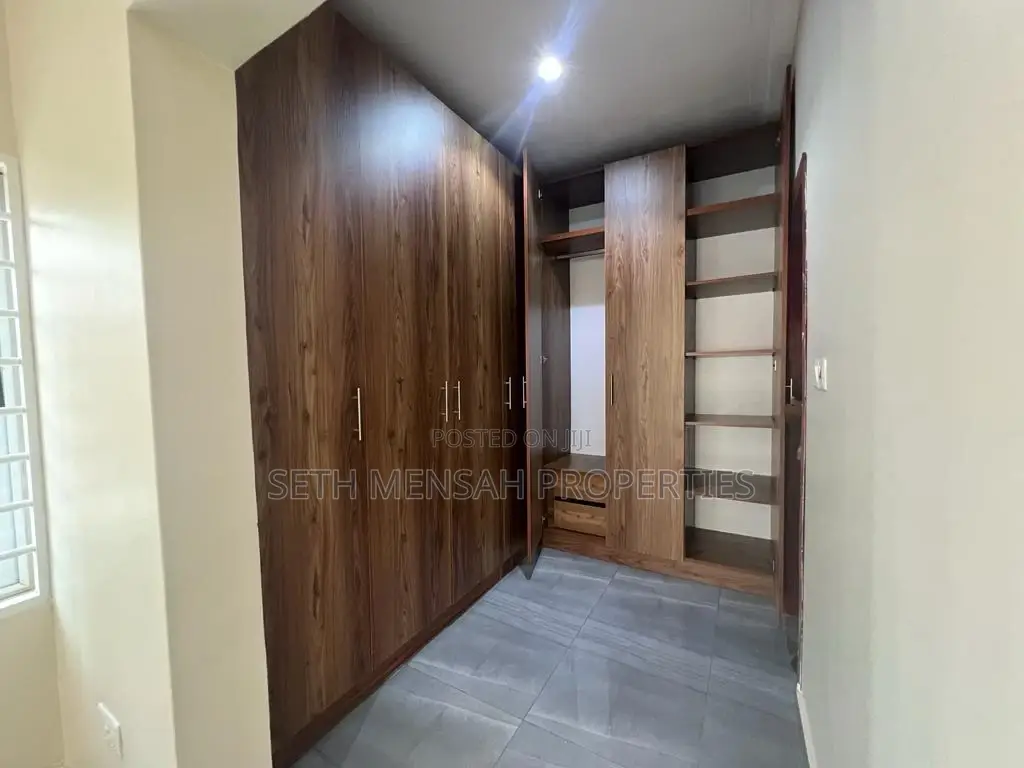 4bdrm House in Skm Property, Achimota for rent