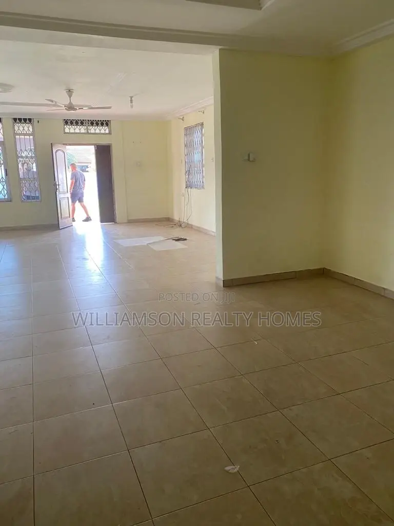 3bdrm House in Manet Cottage, Spintex for rent