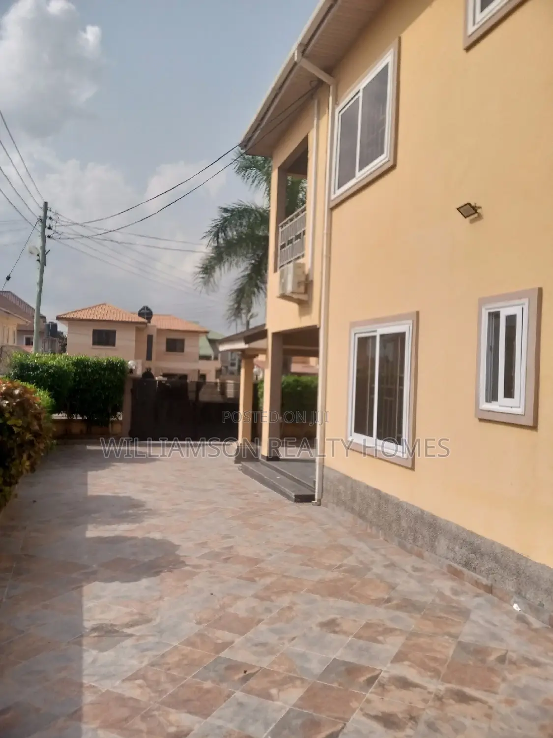 5bdrm Duplex in Hfc Estate, Spintex for rent