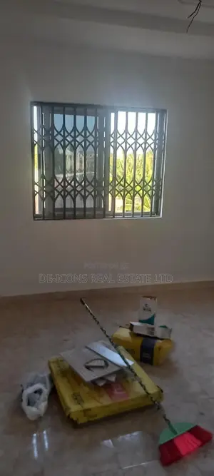 1bdrm Duplex in De-Icons Real Estate, Awutu Senya East Municipal