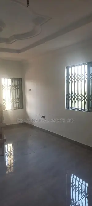 1bdrm Duplex in De-Icons Real Estate, Awutu Senya East Municipal