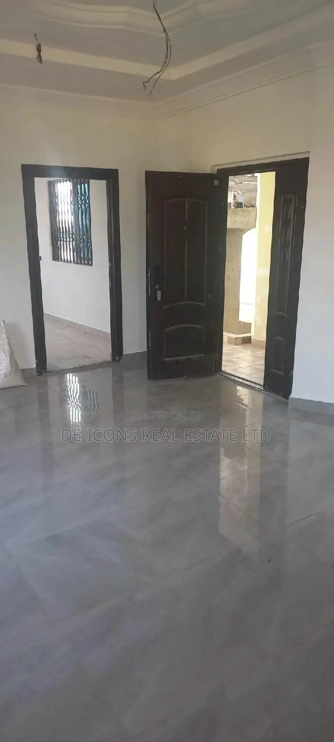 1bdrm Duplex in De-Icons Real Estate, Awutu Senya East Municipal