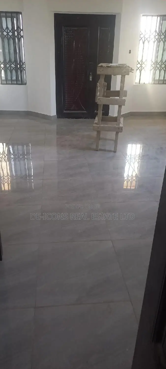 1bdrm Duplex in De-Icons Real Estate, Awutu Senya East Municipal