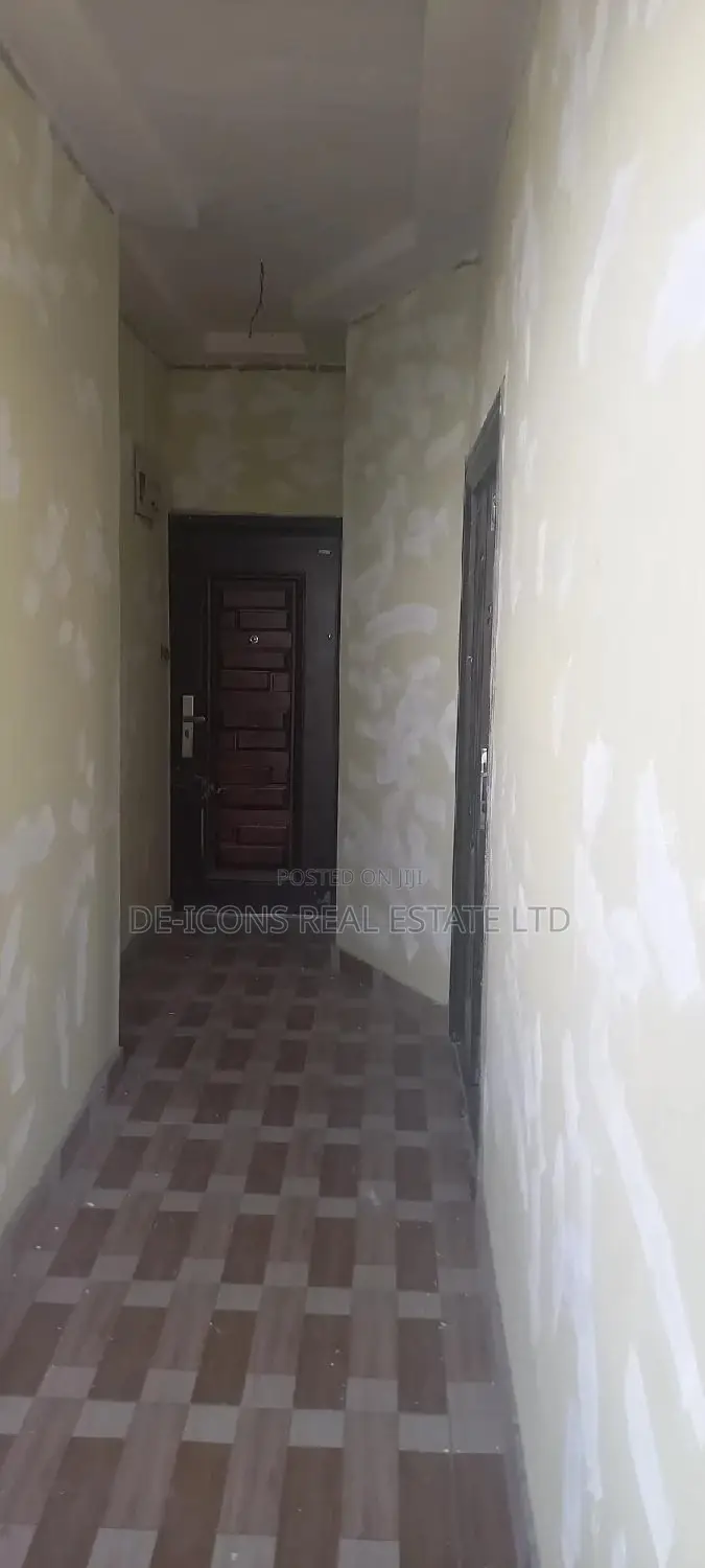 1bdrm Duplex in De-Icons Real Estate, Awutu Senya East Municipal