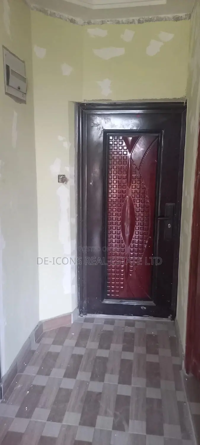 1bdrm Duplex in De-Icons Real Estate, Awutu Senya East Municipal