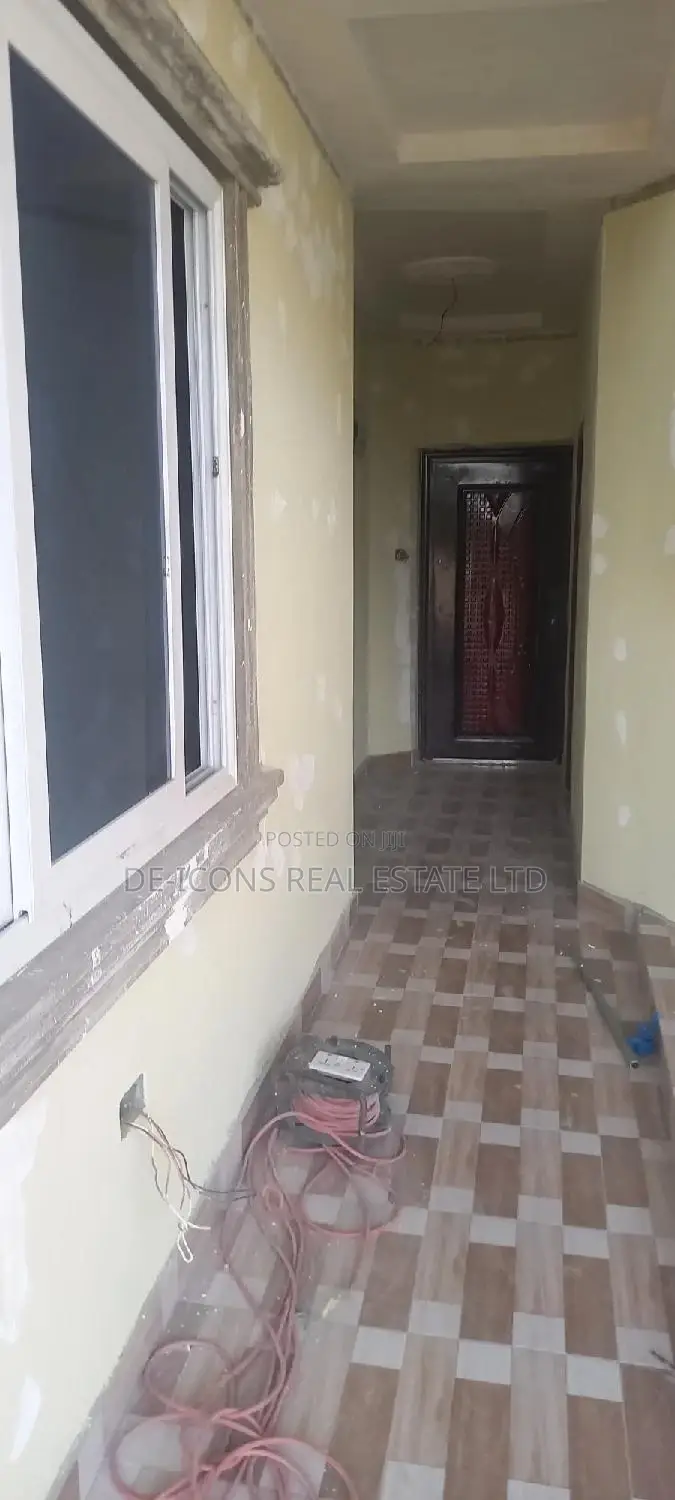 1bdrm Duplex in De-Icons Real Estate, Awutu Senya East Municipal