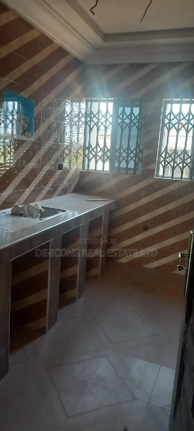 1bdrm Duplex in De-Icons Real Estate, Awutu Senya East Municipal