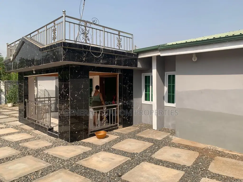 3bdrm House in Suadom Properties, Baatsona Total for rent