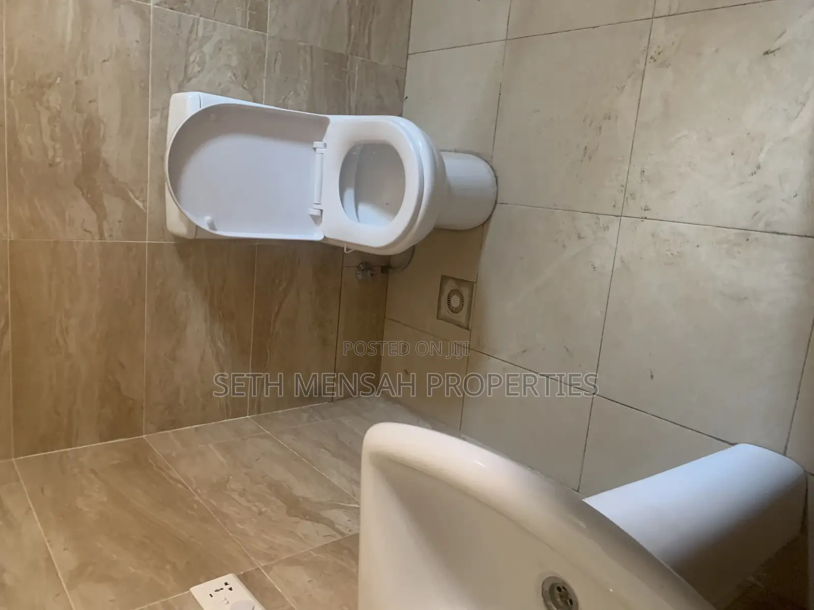 3bdrm House in Skm Property, Achimota for rent