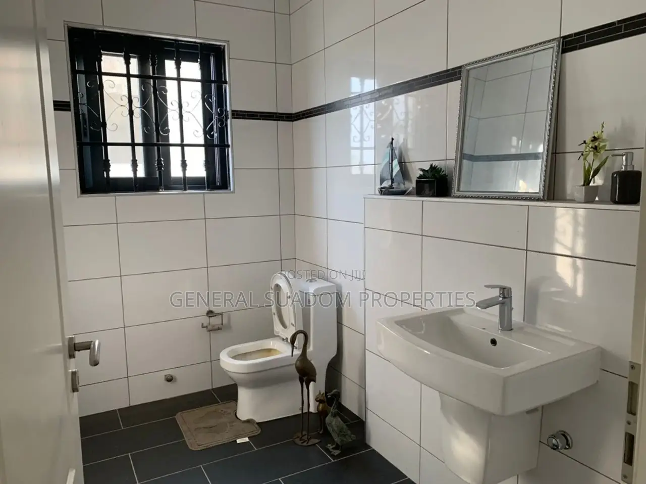 6bdrm House in Suadom Properties, Baatsona Total for Rent