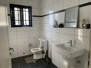 6bdrm House in Suadom Properties, Baatsona Total for Rent