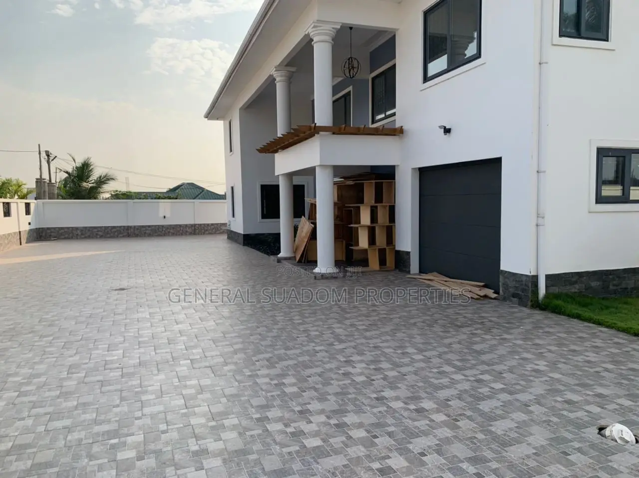 6bdrm House in Suadom Properties, Baatsona Total for Rent
