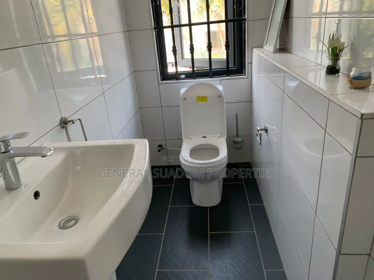 6bdrm House in Suadom Properties, Baatsona Total for Rent