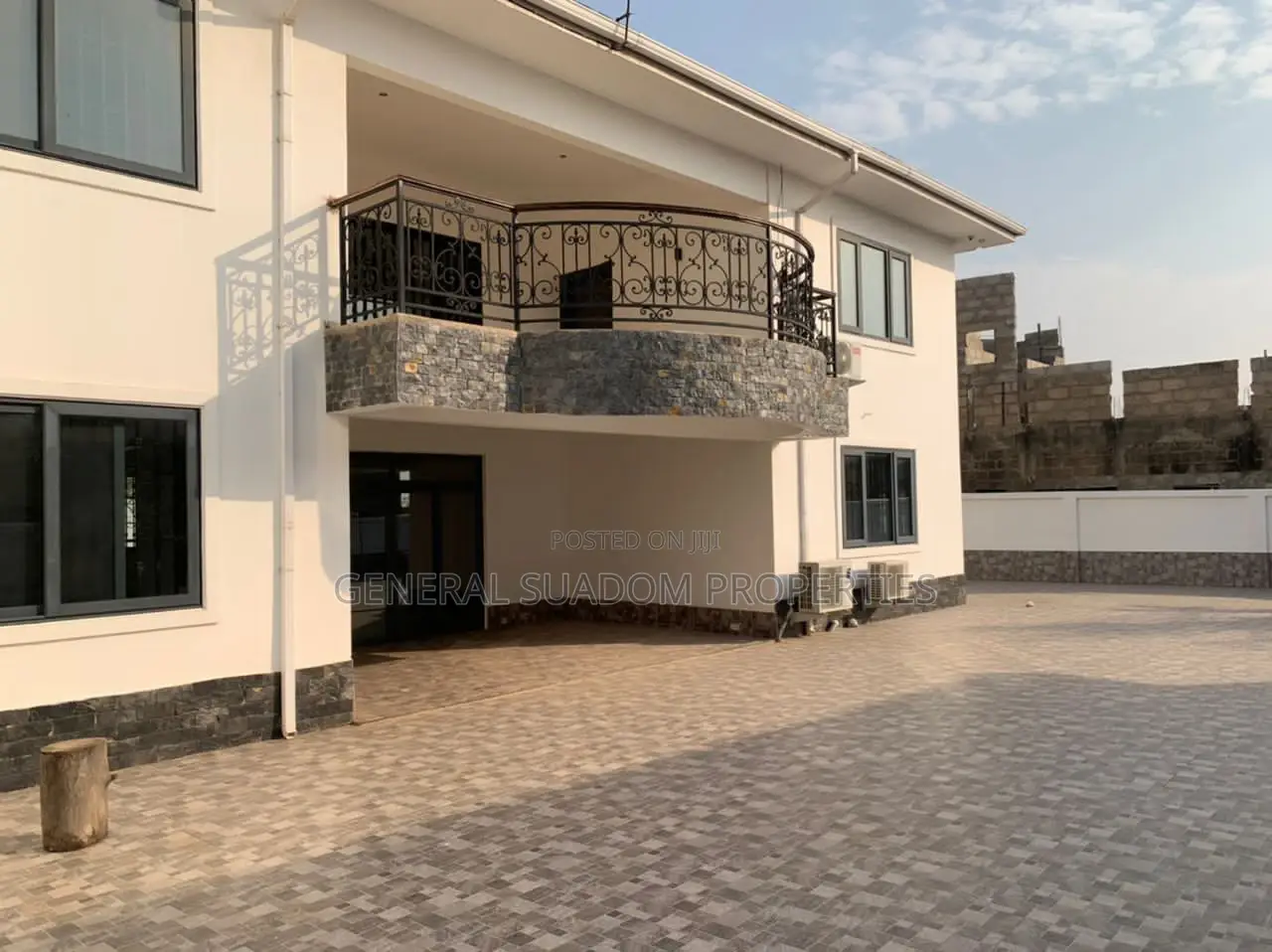 6bdrm House in Suadom Properties, Baatsona Total for Rent