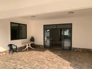6bdrm House in Suadom Properties, Baatsona Total for Rent