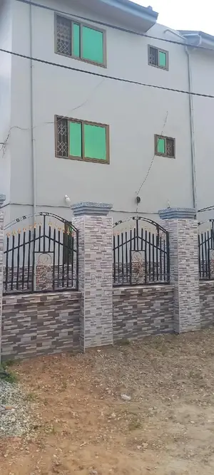 3bdrm Duplex in De-Icons Real Estate, Awutu Senya East Municipal