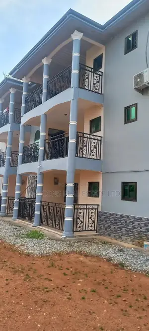 3bdrm Duplex in De-Icons Real Estate, Awutu Senya East Municipal