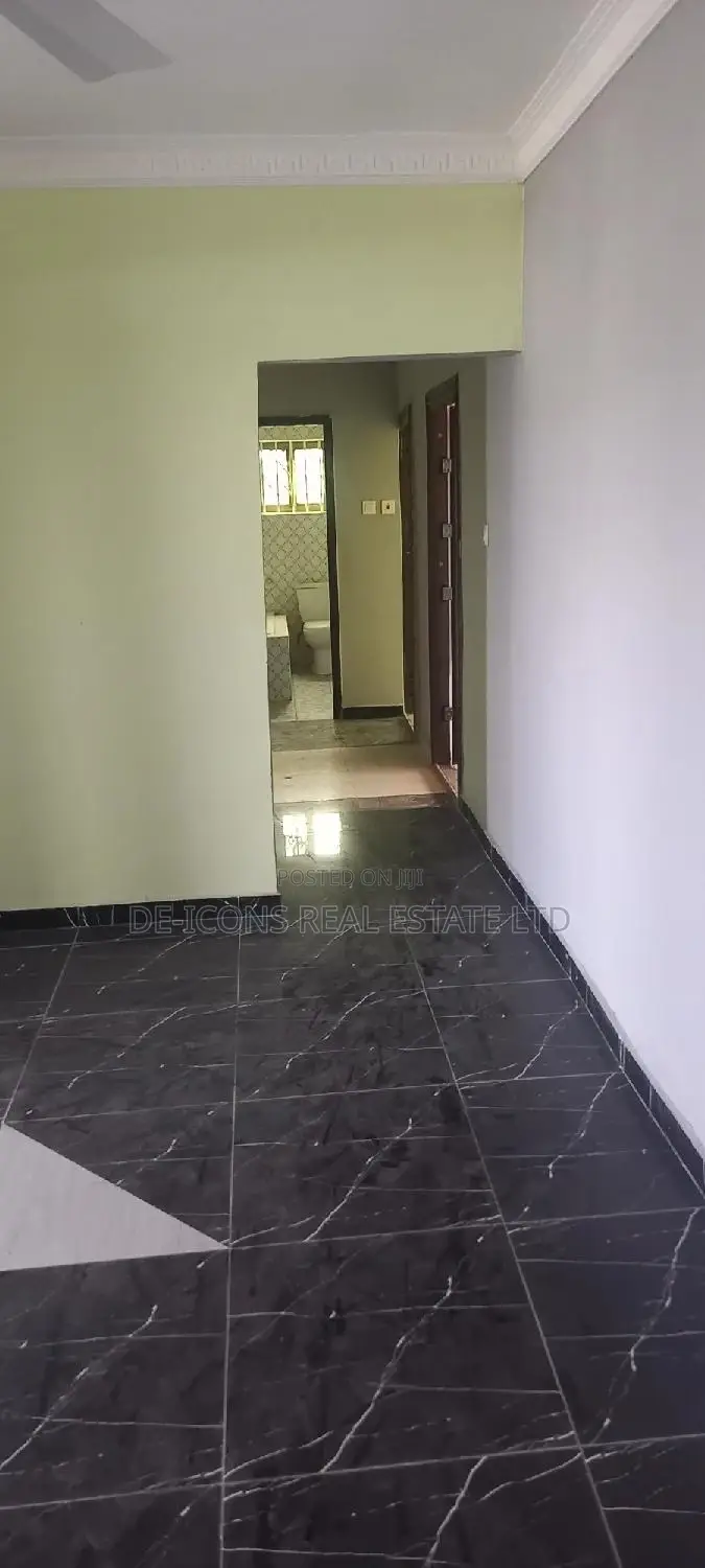 3bdrm Duplex in De-Icons Real Estate, Awutu Senya East Municipal