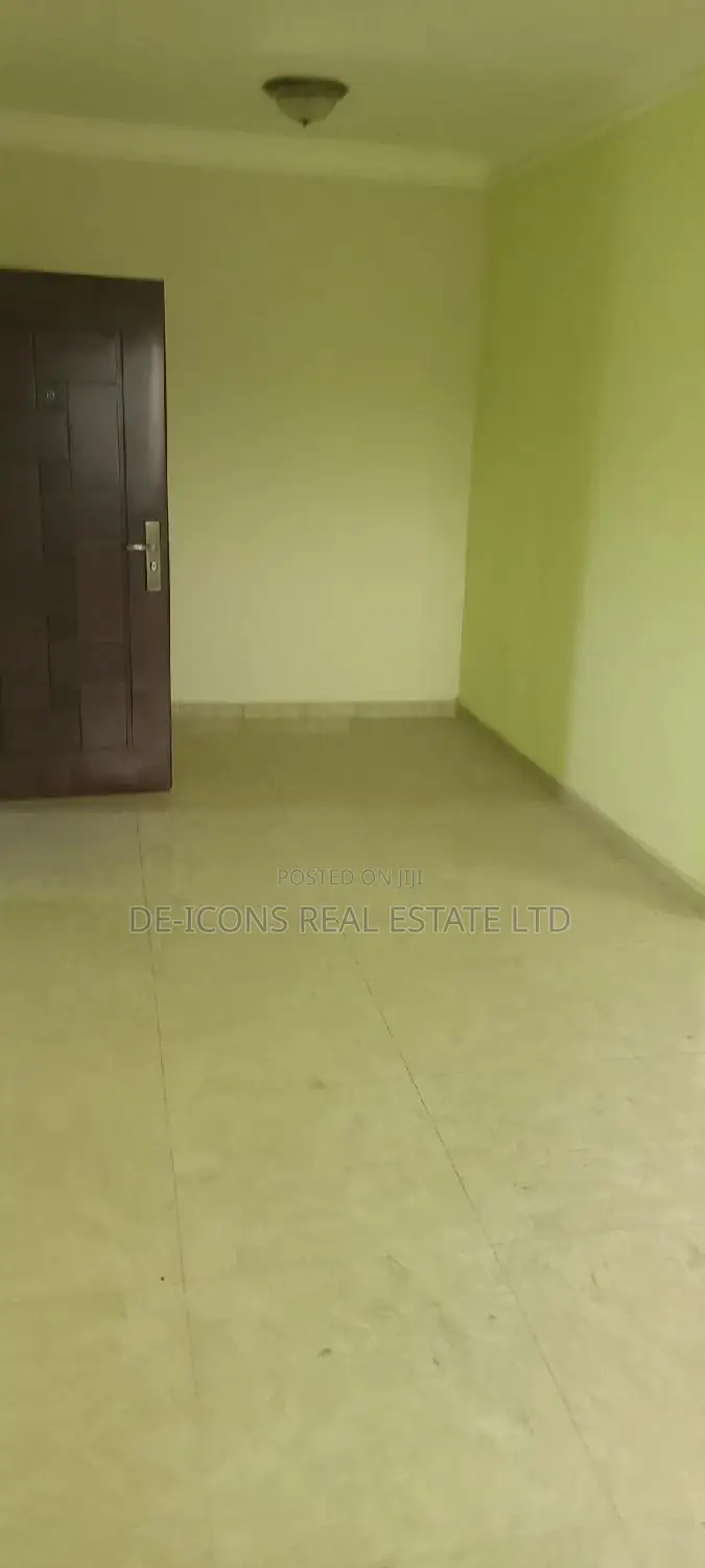 3bdrm Duplex in De-Icons Real Estate, Awutu Senya East Municipal