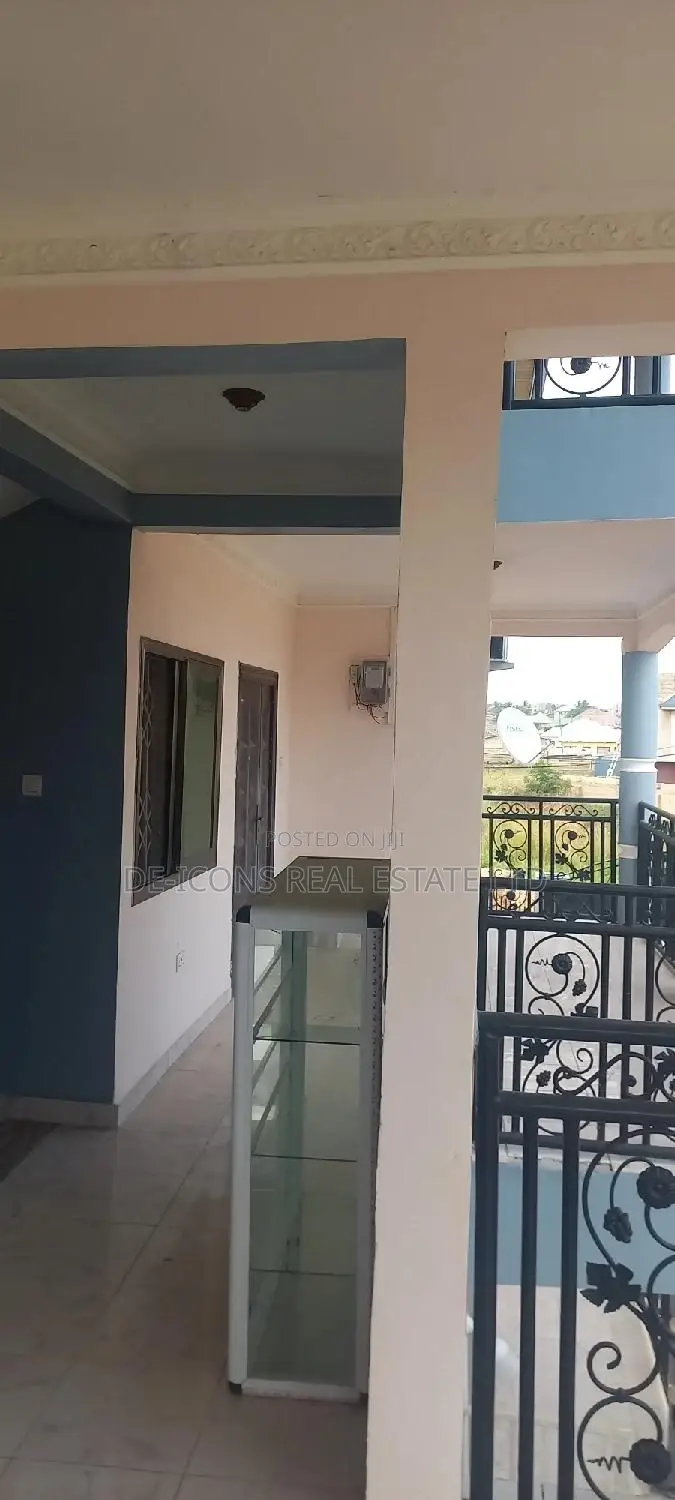 3bdrm Duplex in De-Icons Real Estate, Awutu Senya East Municipal