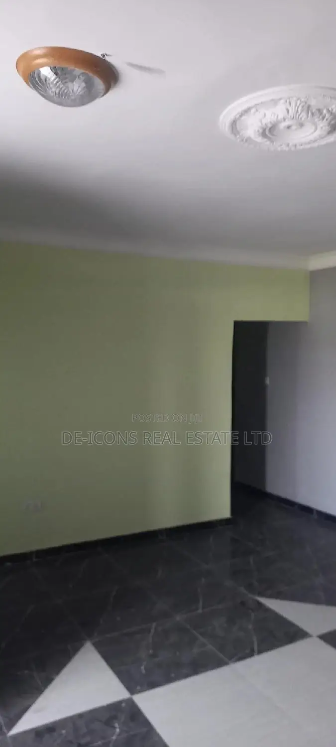 3bdrm Duplex in De-Icons Real Estate, Awutu Senya East Municipal